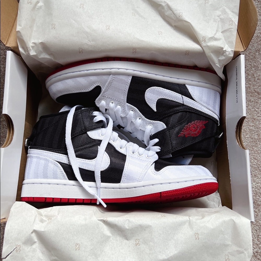 Women Nike Air Jordan 1 Mid SE UTL in Black White Red DD9338-016